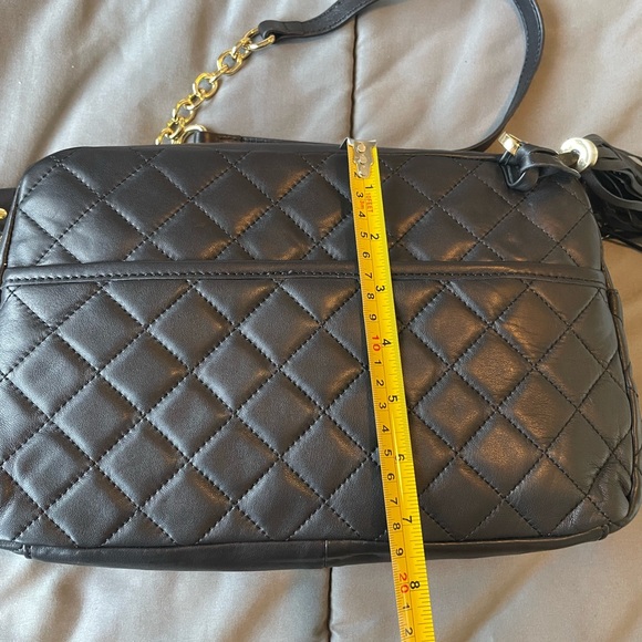 Isaac Mizrahi Black Quilted Shoulder Bag with Gold detailing - Picture 8 of 9